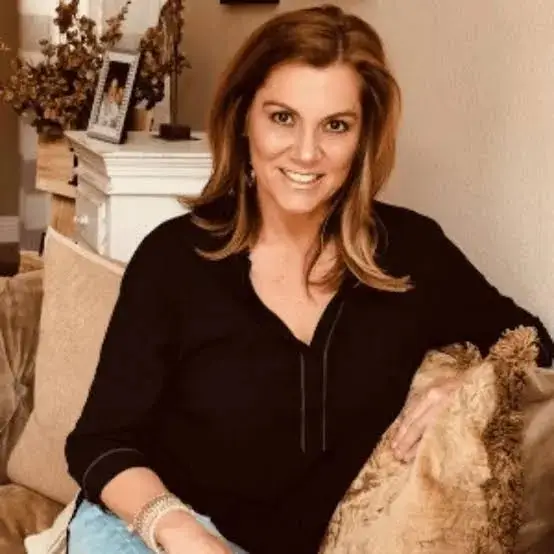 author laura pavlov